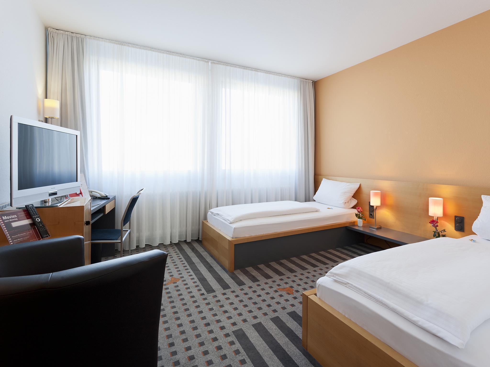 Best Western Hotel Am Europaplatz Кёнигсбрунн Экстерьер фото